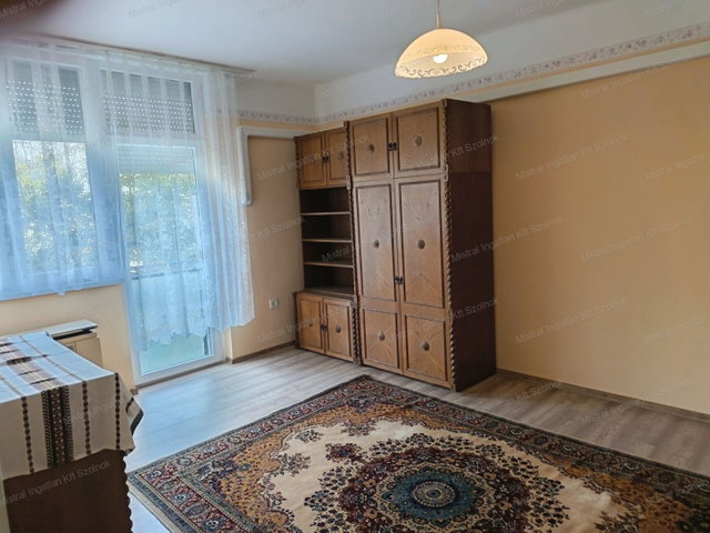 Kiadó téglalakás, albérlet, Szolnokon 120 E Ft / hó, 1+1 szobás