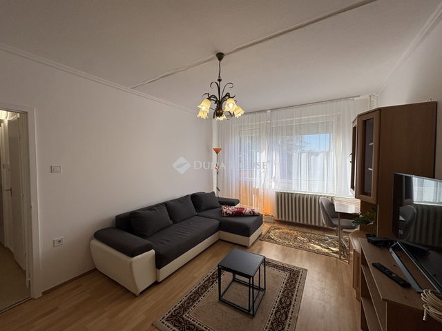 Kiadó panellakás, albérlet, Győrött, Ikva utcában, 2 szobás