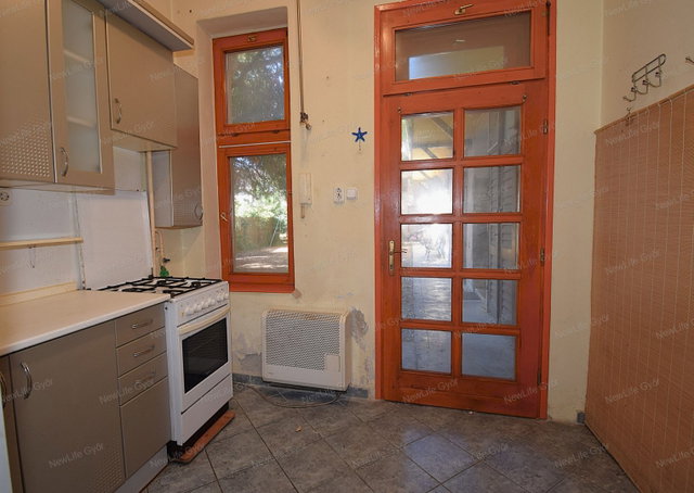 Eladó téglalakás, Győrött 29 M Ft, 1 szobás