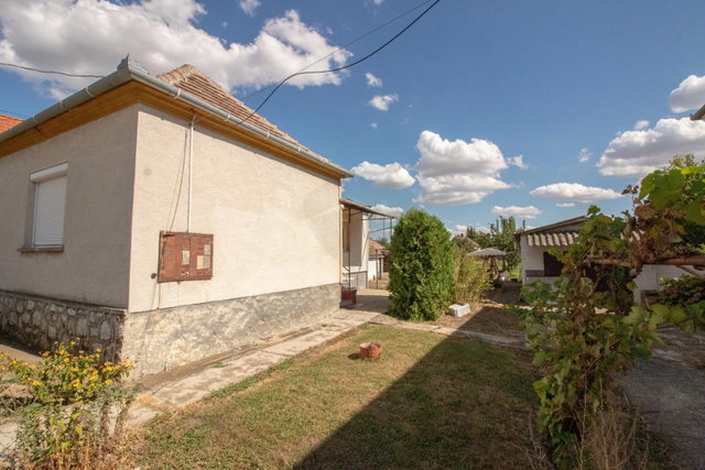 Eladó családi ház, Tarjánon 68 M Ft, 3 szobás