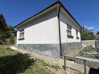 Eladó családi ház, Zircen 64.9 M Ft, 3 szobás
