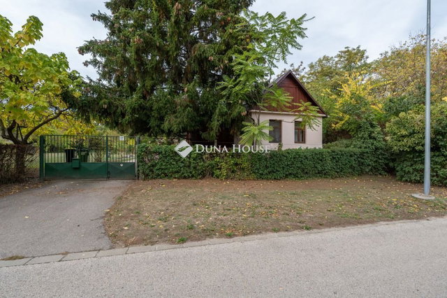 Eladó családi ház, Komáromban 84.9 M Ft, 3 szobás