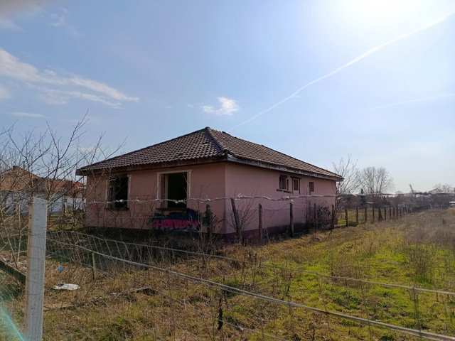 Eladó családi ház, Dánszentmiklóson 43 M Ft, 3 szobás