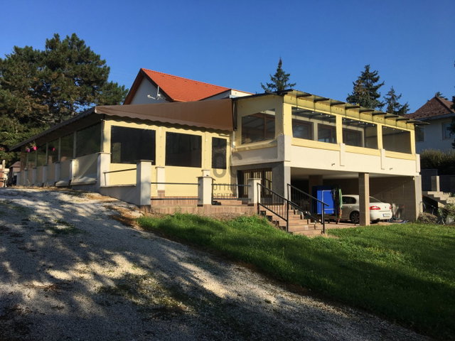 Eladó üzlethelyiség, Leányfaluban 365 M Ft