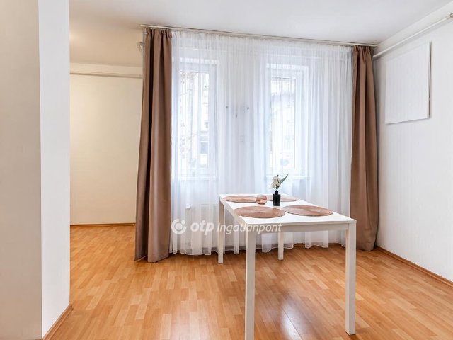 Eladó téglalakás, Budapesten, VI. kerületben 94.9 M Ft, 2 szobás
