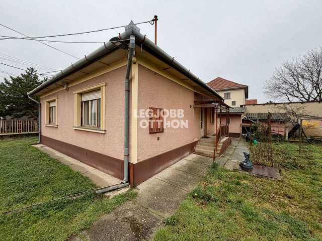 Eladó családi ház, Cegléden 49.9 M Ft, 3 szobás