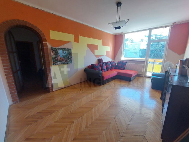 Eladó téglalakás, Szegeden 65 M Ft, 4 szobás