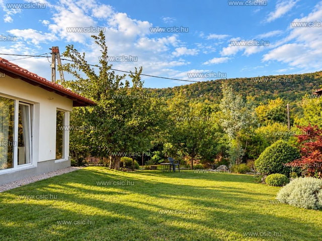 Eladó családi ház, Szentendrén 139.9 M Ft, 4 szobás