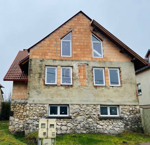 Eladó családi ház, Ajkán 57 M Ft, 4 szobás