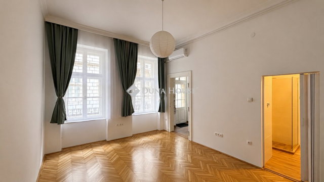 Eladó téglalakás, Budapesten, V. kerületben 69.9 M Ft, 2 szobás