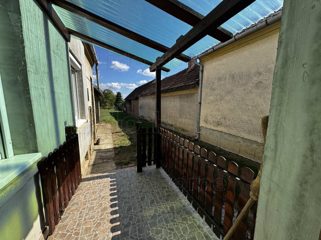 Eladó családi ház, Porrogszentkirályon 18 M Ft, 3 szobás