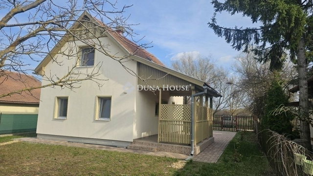 Eladó családi ház, Tápiószentmártonon 36.9 M Ft, 4 szobás