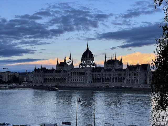 Eladó téglalakás, Budapesten, I. kerületben 305 M Ft, 1 szobás