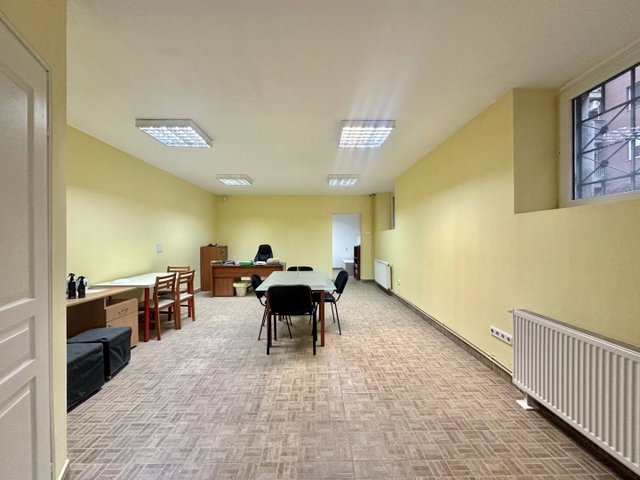 Eladó üzlethelyiség, IX. kerületben, Sobieski János utcában