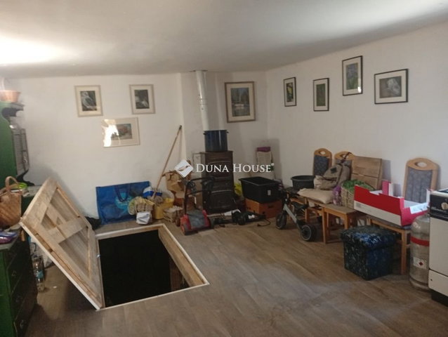 Eladó nyaraló, Sárkeresztesen 11 M Ft, 3 szobás