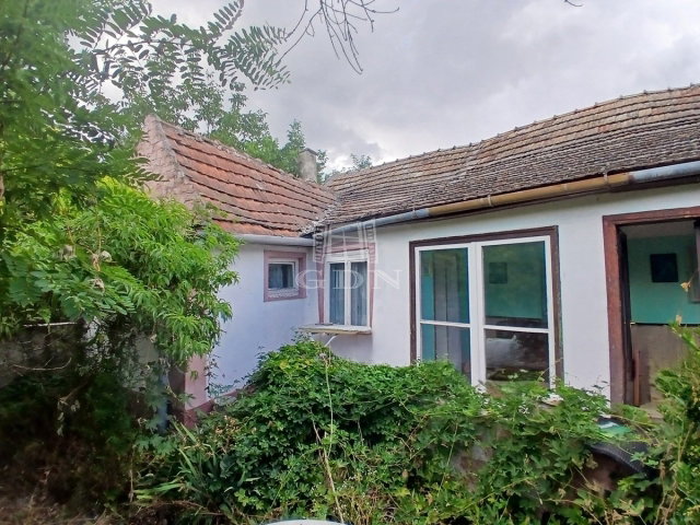 Eladó családi ház, Uszódon 13.5 M Ft, 2 szobás