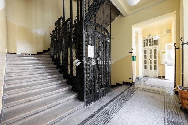 Eladó téglalakás, Budapesten, V. kerületben 299.9 M Ft, 3 szobás