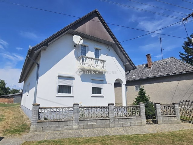 Eladó családi ház, Felsőszentmártonon 44.9 M Ft, 5 szobás