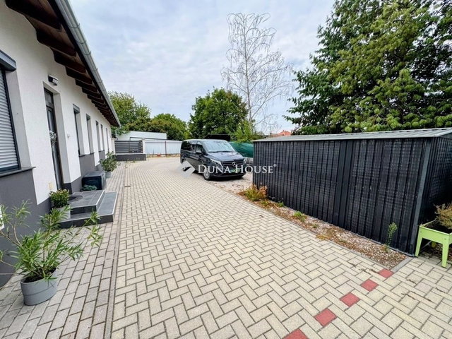 Eladó sorház, Baján 69.9 M Ft, 3 szobás / költözzbe.hu