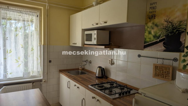 Kiadó téglalakás, albérlet, Pécsett 190 E Ft / hó, 2+1 szobás