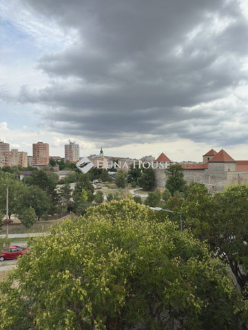 Eladó téglalakás, Várpalotán 42.9 M Ft, 2 szobás