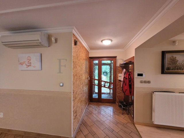 Eladó családi ház, Dányon 139.9 M Ft, 7 szobás