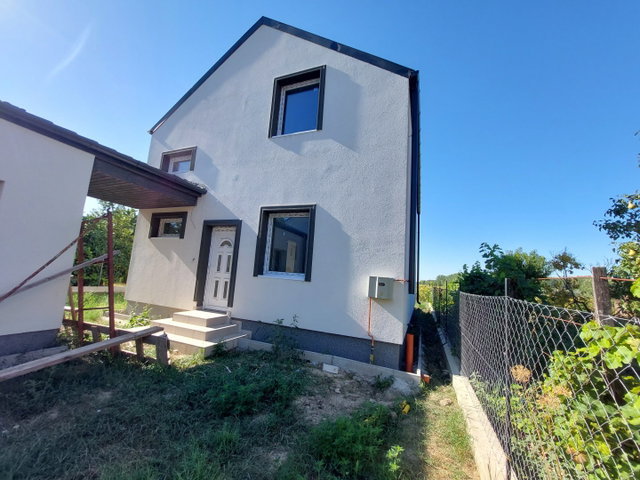 Eladó ikerház, Szigetszentmártonban 88.9 M Ft, 5+1 szobás