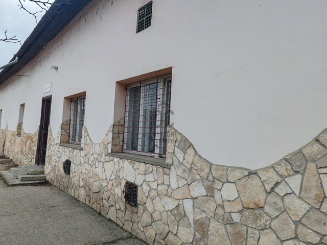 Eladó családi ház, Jászladányon 9.5 M Ft, 4 szobás