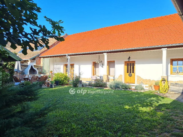 Eladó családi ház, Kisorosziban 105 M Ft, 2+2 szobás