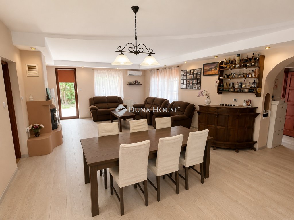 4 bed · 180m² · 166.000.000 ft
