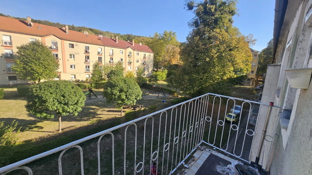 Eladó téglalakás, Komlón 23.8 M Ft, 2 szobás
