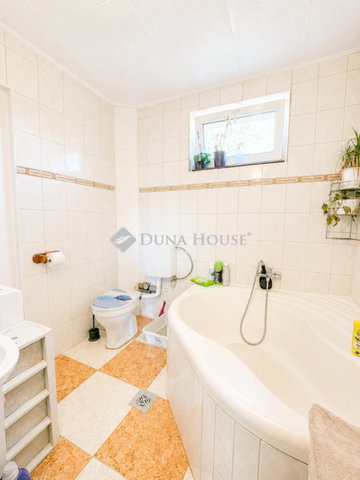 Eladó családi ház, Ócsán 95 M Ft, 7 szobás