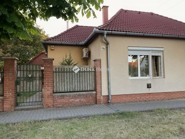 Eladó családi ház, Baján 82 M Ft, 4 szobás