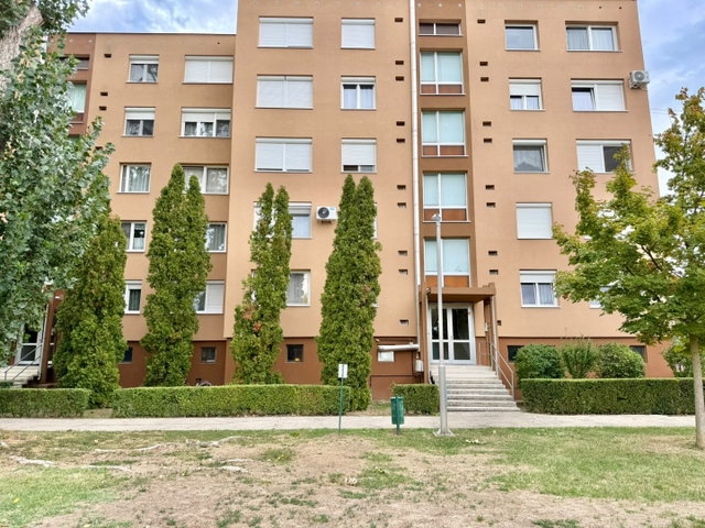 Eladó panellakás, Sárváron 35.9 M Ft, 2 szobás