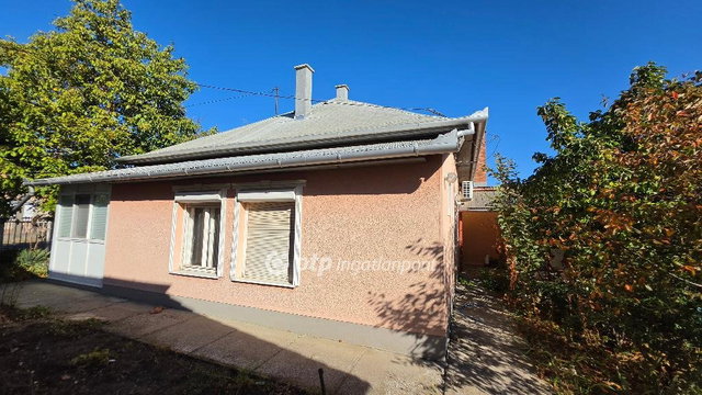 Eladó családi ház, Kisújszálláson 20 M Ft, 2 szobás