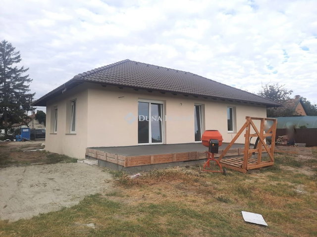 Eladó ikerház, Dabason 109.9 M Ft, 4 szobás