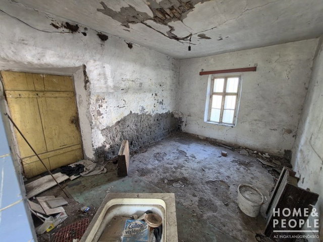 Eladó családi ház, Pusztaszeren 18 M Ft, 3 szobás