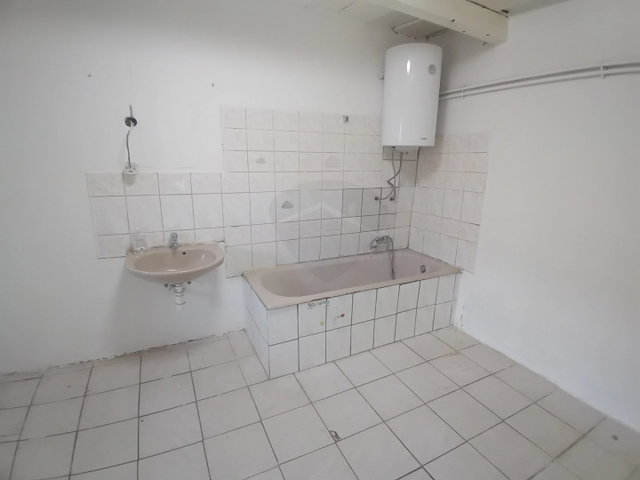 Eladó családi ház, Ecséden 9.99 M Ft, 1 szobás