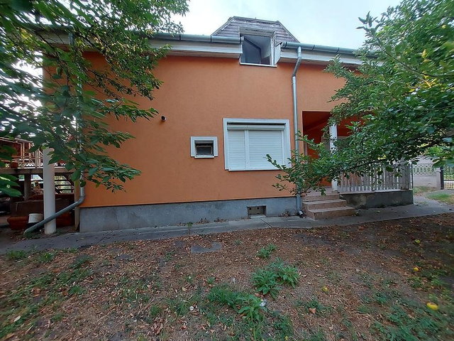 Eladó családi ház, Gödön 89.9 M Ft, 7 szobás