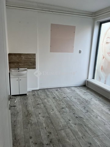Eladó üzlethelyiség, Veszprémben, Kossuth Lajos utcában 58 M Ft