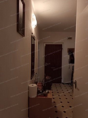 Eladó panellakás, Szolnokon 29 M Ft, 2 szobás