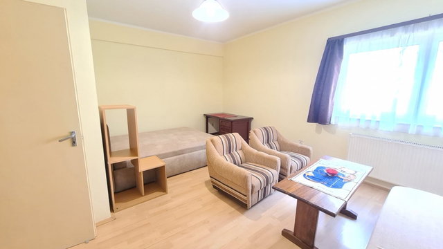 Kiadó téglalakás, albérlet, Pécsett 140 E Ft / hó, 1 szobás