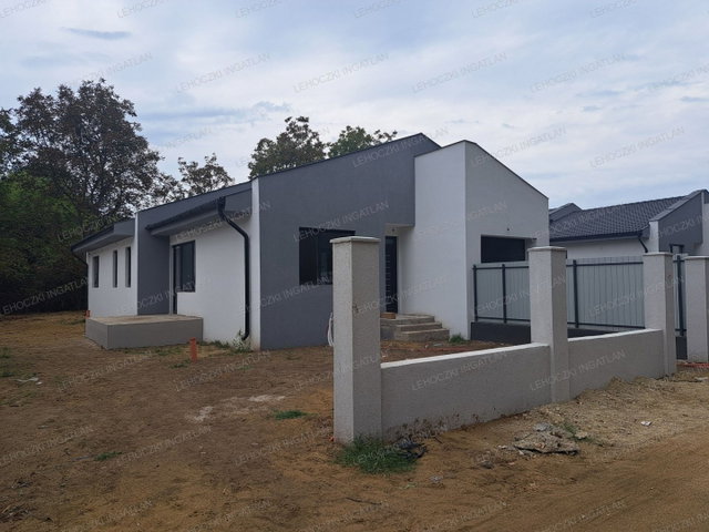 Eladó ikerház, Nyíregyházán 75 M Ft, 4 szobás