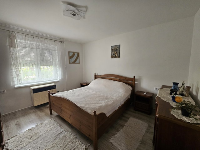 Eladó családi ház, Pápadereskén 48.99 M Ft, 2+1 szobás