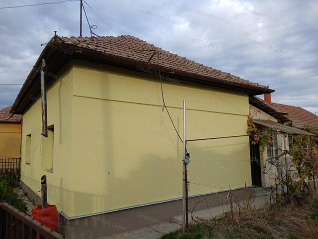 Eladó családi ház, Abádszalókban 18 M Ft, 4 szobás