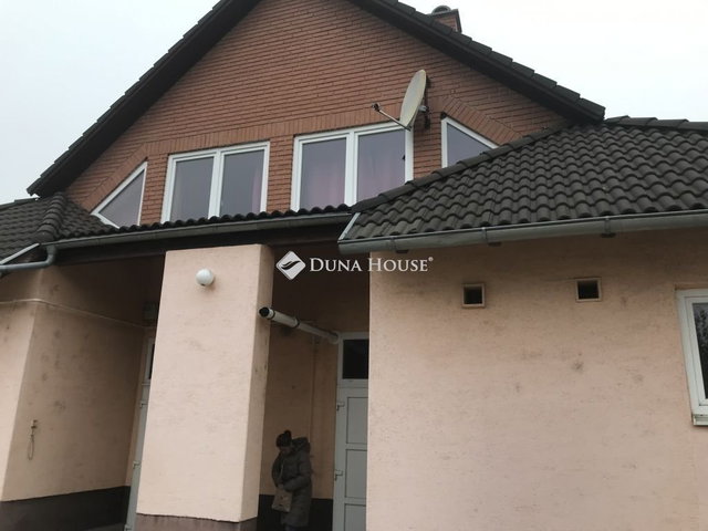 Eladó családi ház, Nagyvenyimen 90 M Ft, 3 szobás