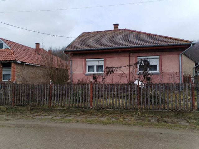 Eladó családi ház, Nógrádmegyeren 9.5 M Ft, 2 szobás