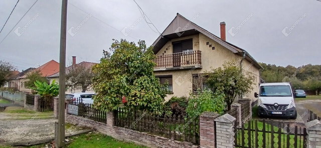 Eladó családi ház, Lentiben 32.9 M Ft, 6 szobás