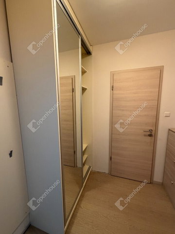 Eladó téglalakás, Győrött 0.16 M Ft, 1 szobás