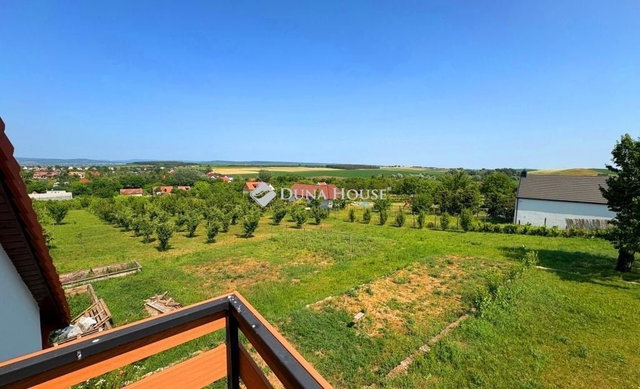 Eladó családi ház, Etyeken 149 M Ft, 4 szobás